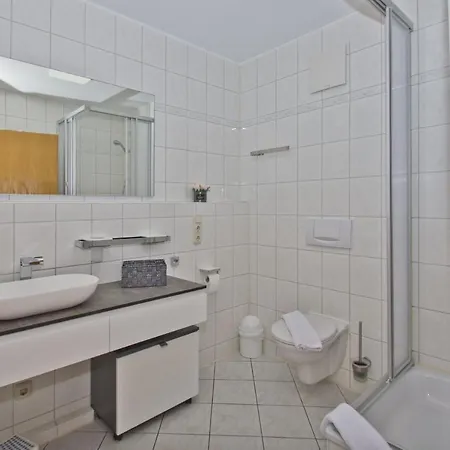 Haus Strandeck 07 Mit Gratis Nutzung Vom Ahoi Erlebnisbad Und Sauna In Sellin Apartment Goehren (Ruegen)