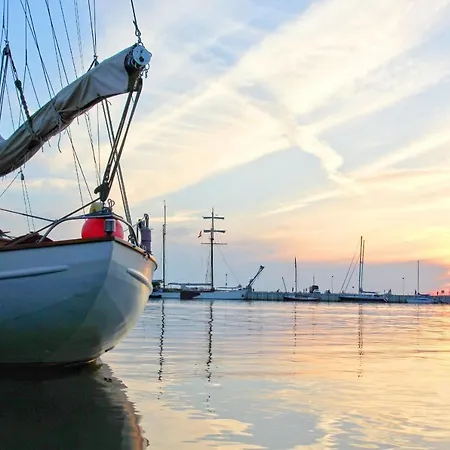 Haus Strandeck 07 Mit Gratis Nutzung Vom Ahoi Erlebnisbad Und Sauna In Sellin Apartment *